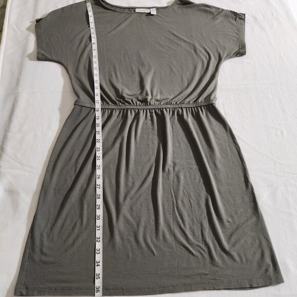 Chico's Size 1/8-10 M Olive Short Sleeve Jersey Knit Elastic Waist Popover Dress - Picture 12 of 13